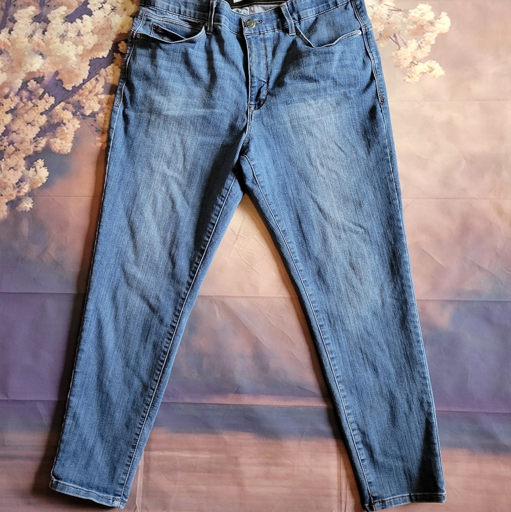 16 P Butt Lift Angel Jeans
